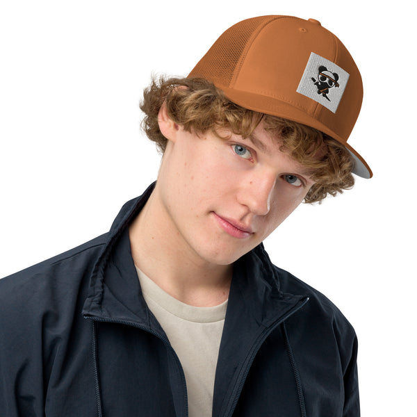 Closed-back trucker cap